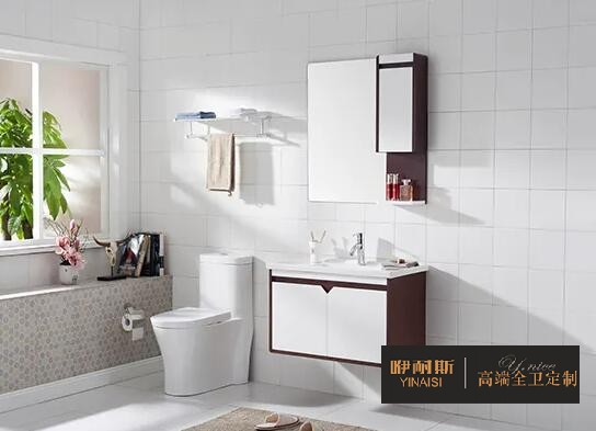 避免陽(yáng)光直接照射，以免油漆表面氧化